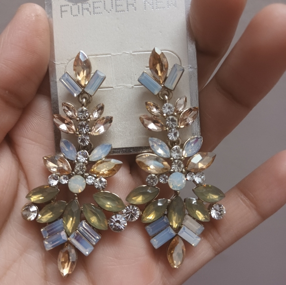 Beautiful earrings - Picture 5 of 6